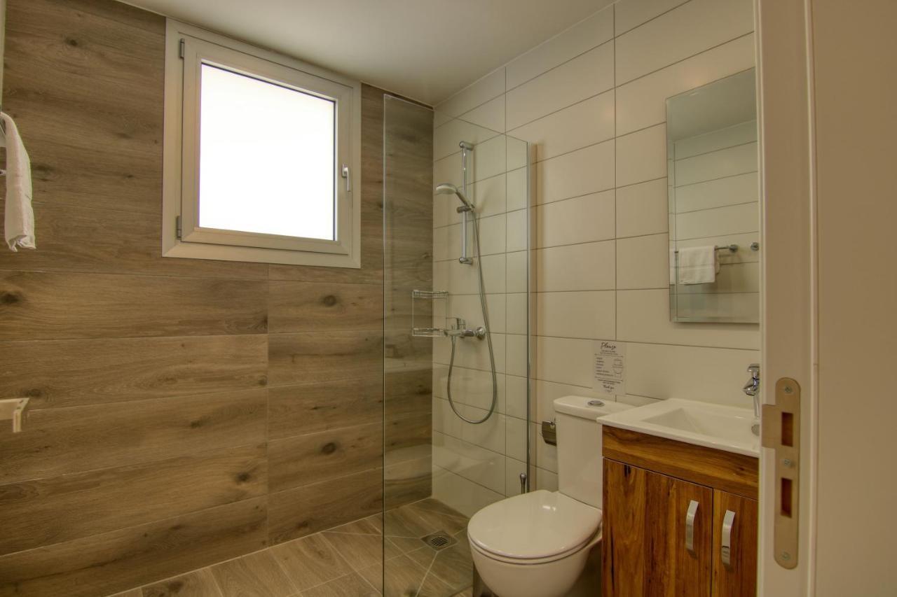Phaedrus Living Coral Allure * Larnaca