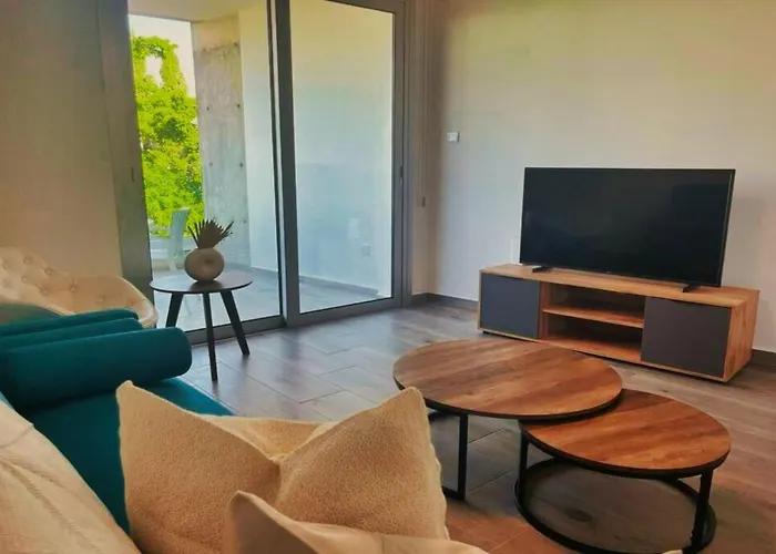 Phaedrus Living Coral Suites Allure