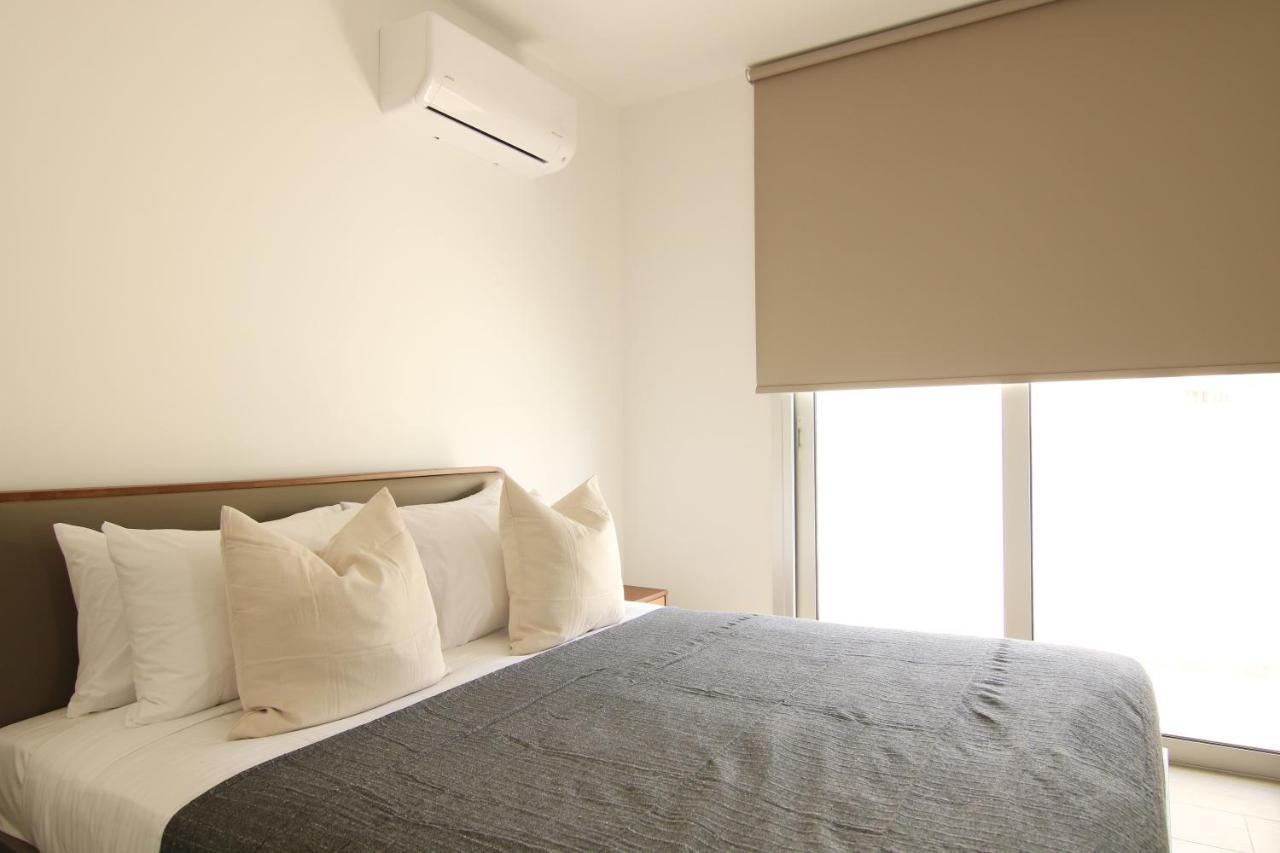 Phaedrus Living Coral Allure * Larnaca