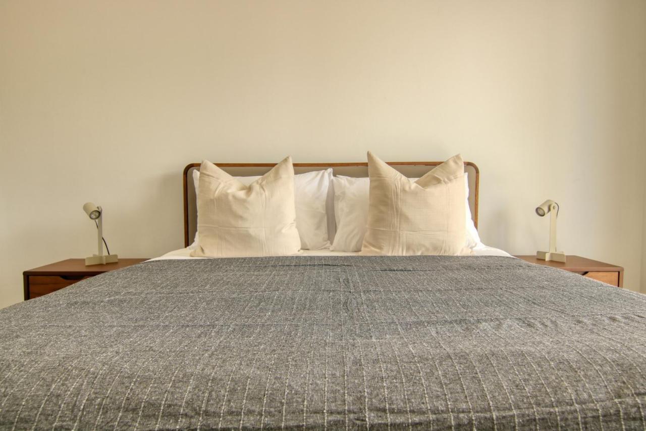Phaedrus Living Coral Allure Apartment *