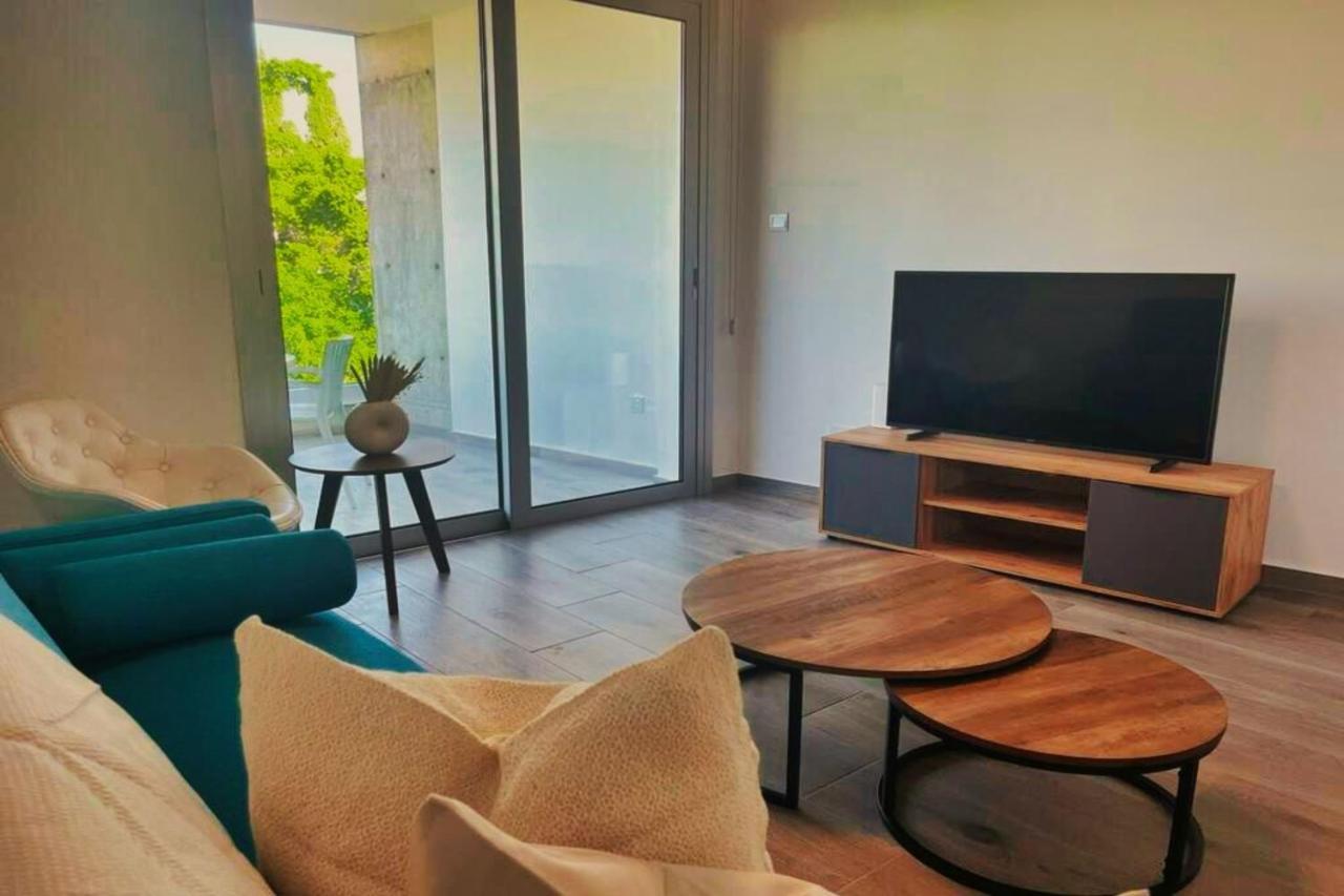 Phaedrus Living Coral Allure * Larnaca