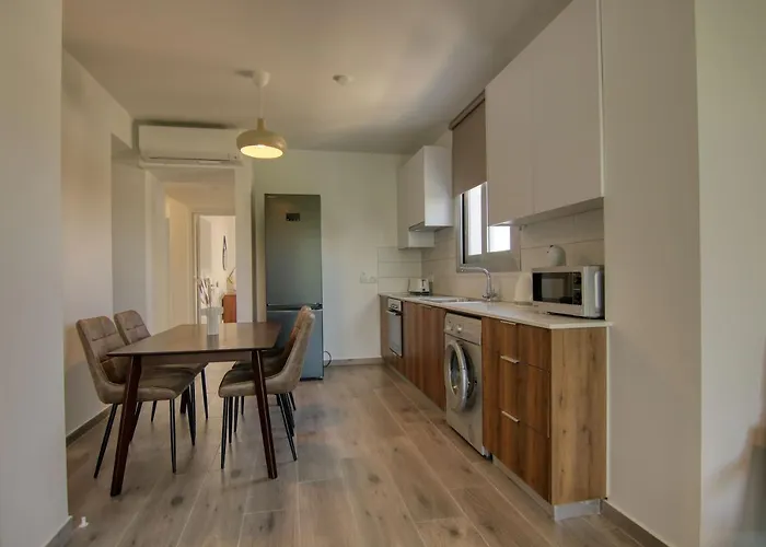 Phaedrus Living Coral Suites Allure